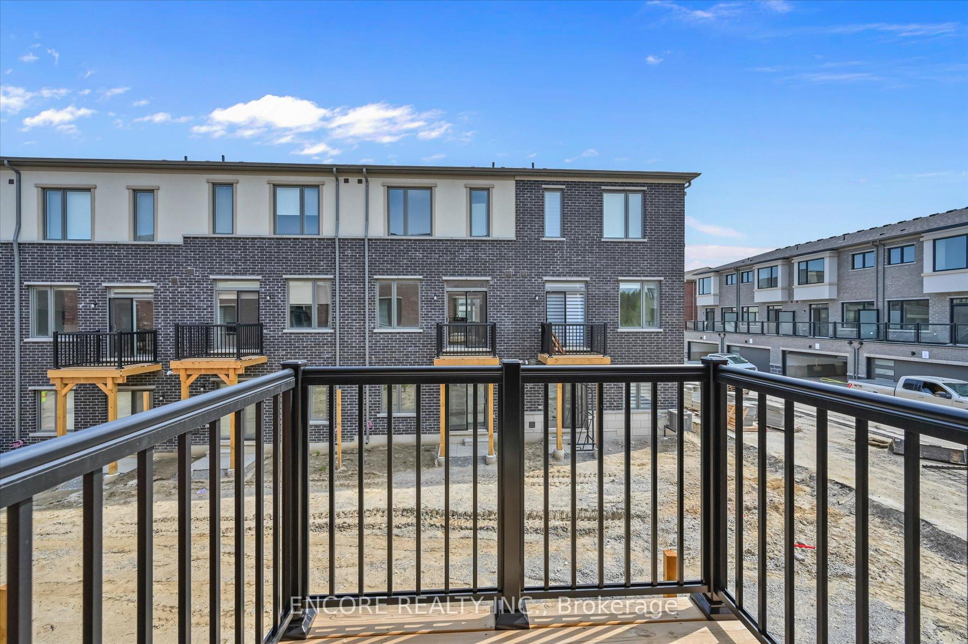 Photo 17 of 41 Aberfoyle Street, Vaughan, Patterson — HOMEH
