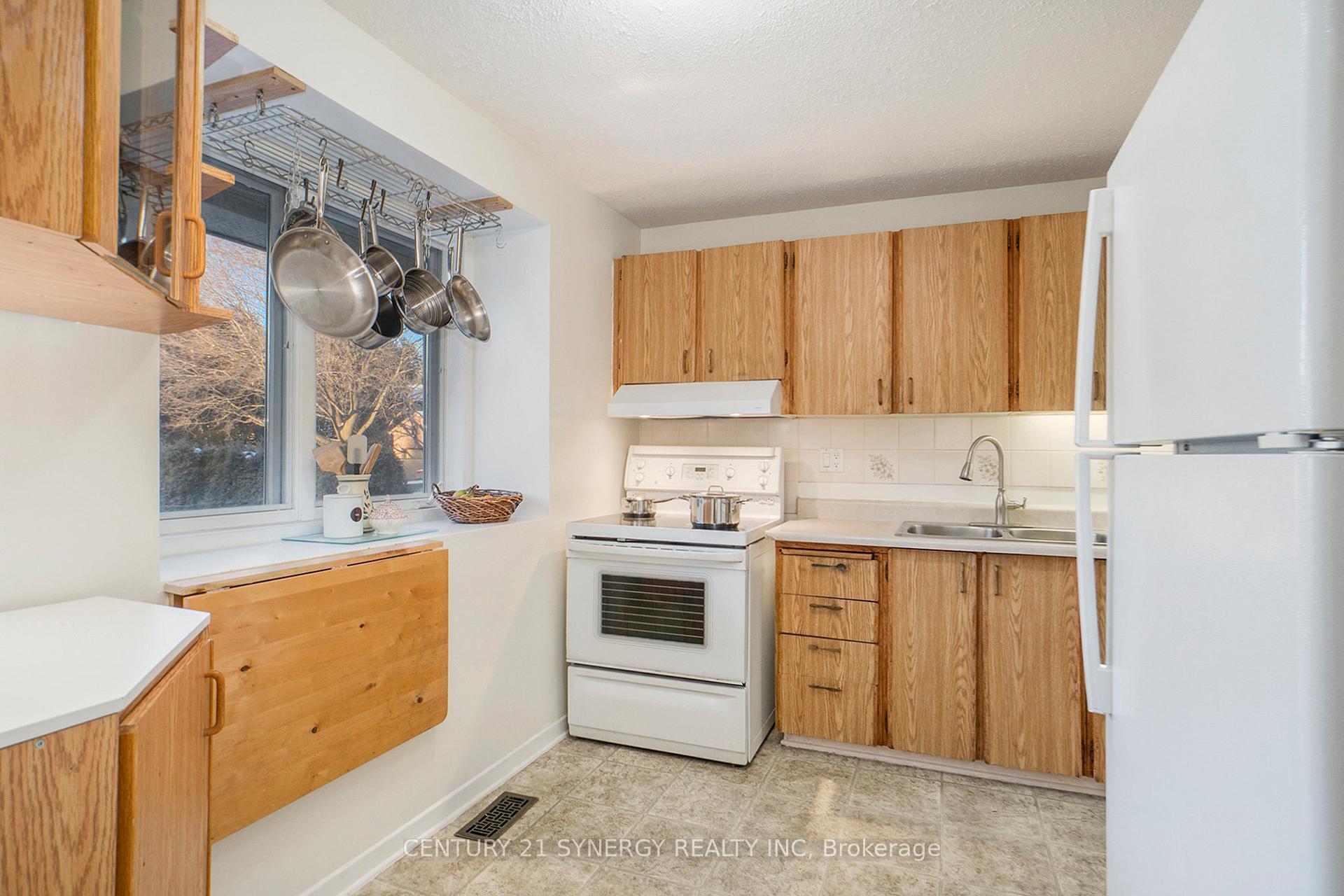 Photo 15 of 282 Wayside Court, Ottawa, Queenswood Heights South — HOMEH