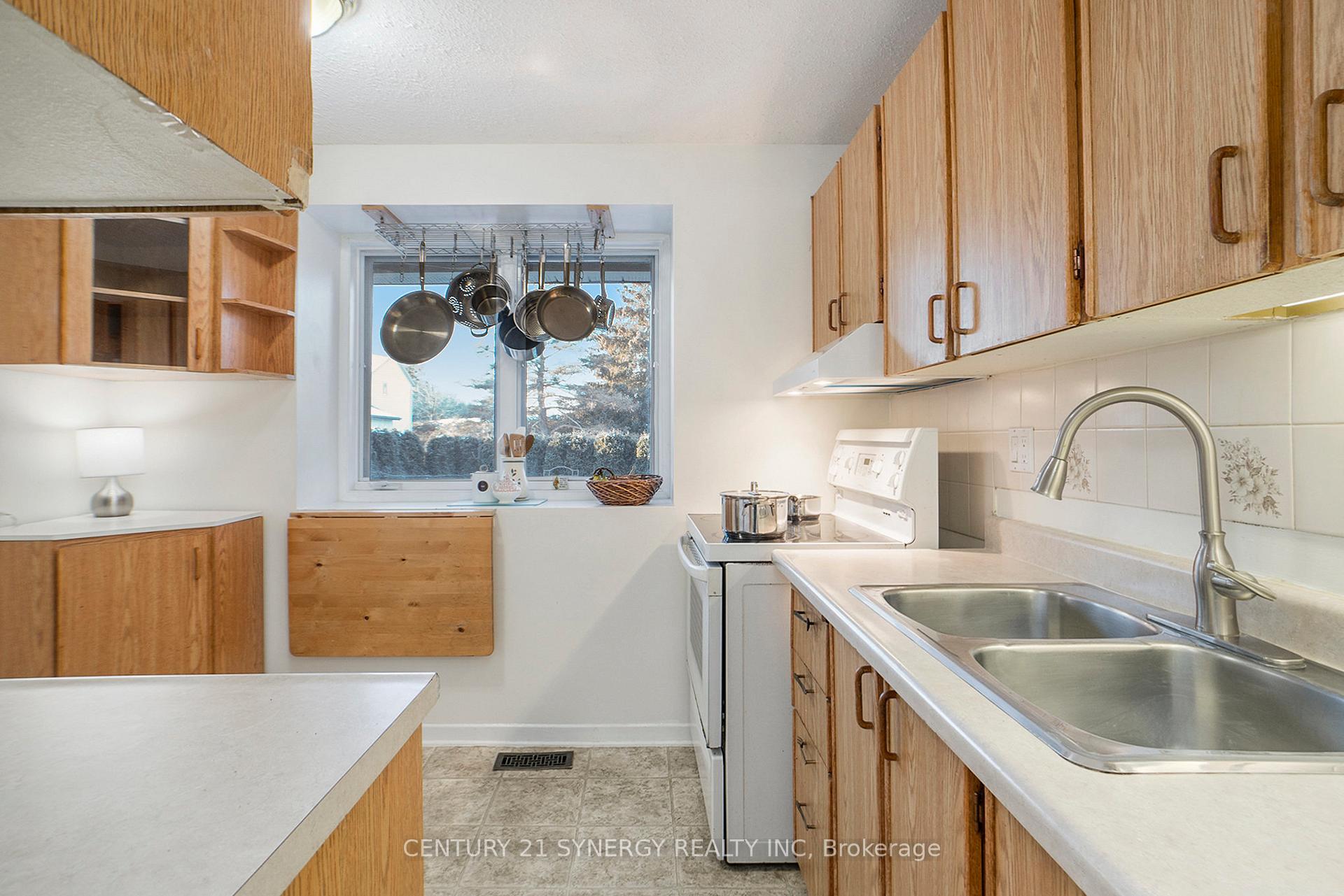 Photo 16 of 282 Wayside Court, Ottawa, Queenswood Heights South — HOMEH