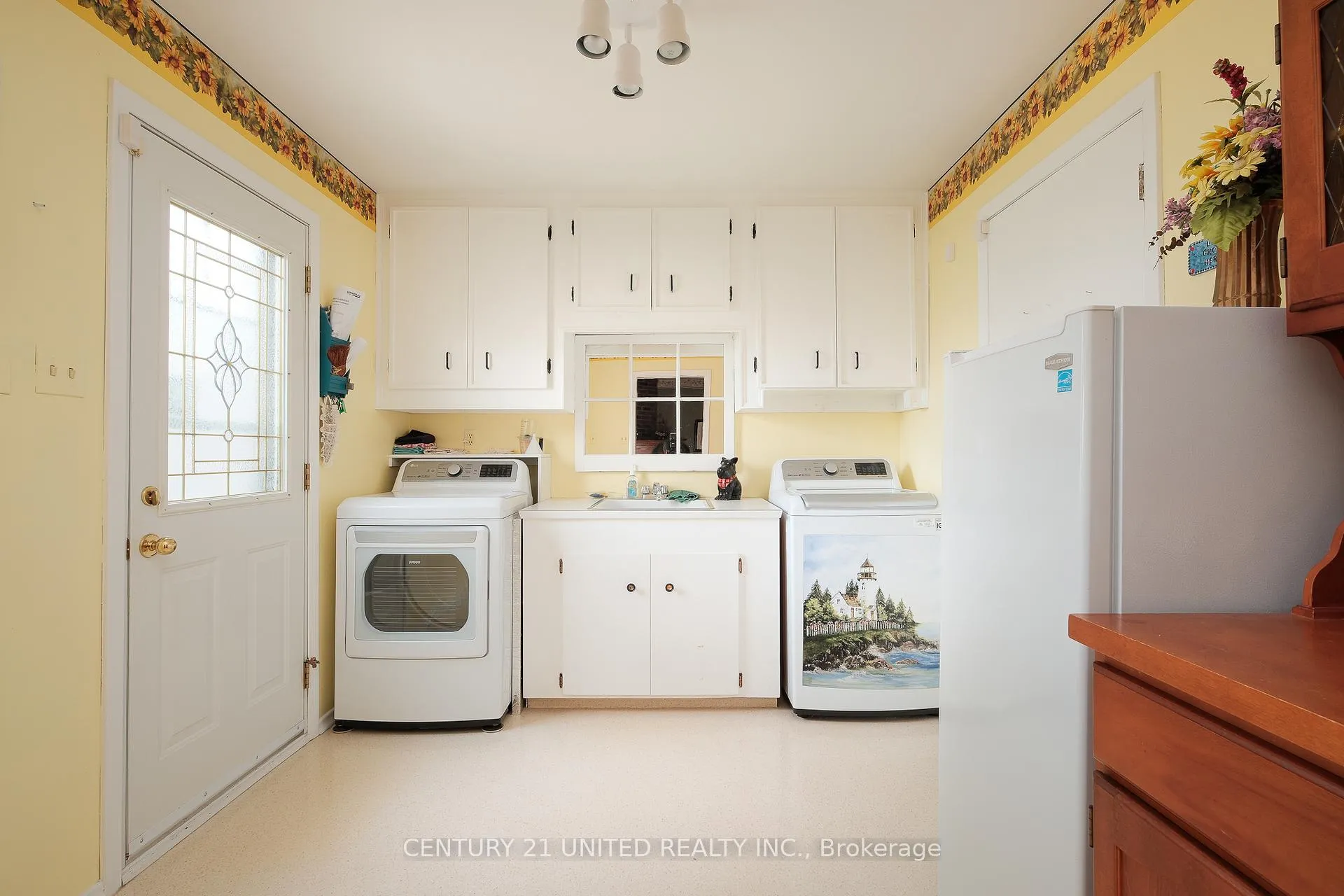 Photo 7 of 788 Cumberland Avenue, Peterborough, Northcrest Ward 5 — HOMEH