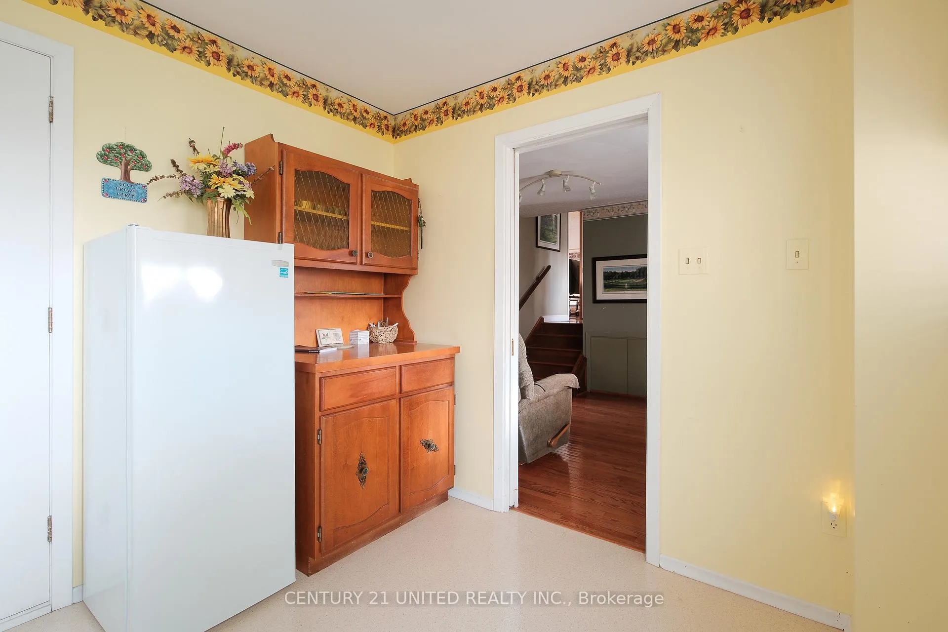 Photo 8 of 788 Cumberland Avenue, Peterborough, Northcrest Ward 5 — HOMEH