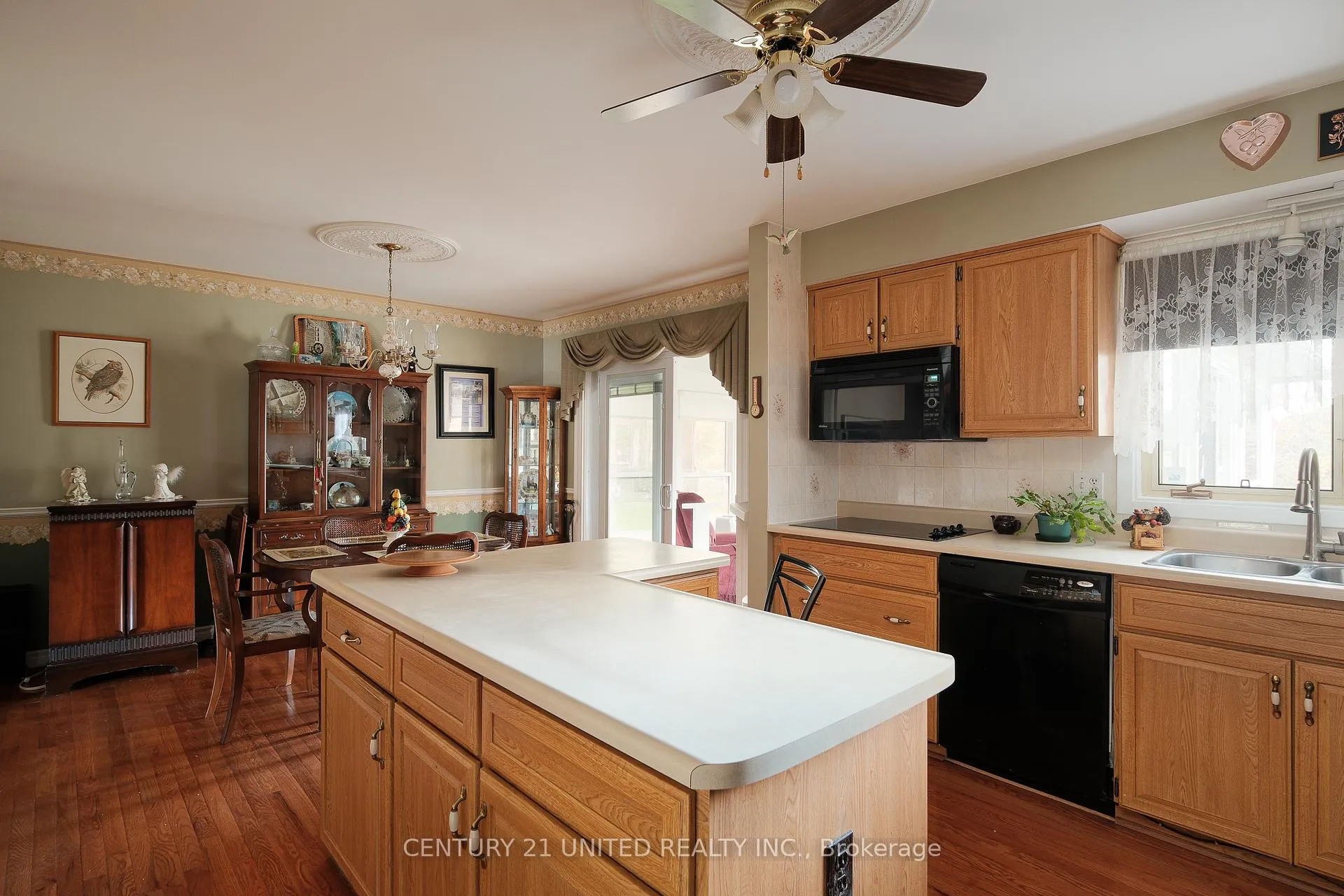 Photo 12 of 788 Cumberland Avenue, Peterborough, Northcrest Ward 5 — HOMEH
