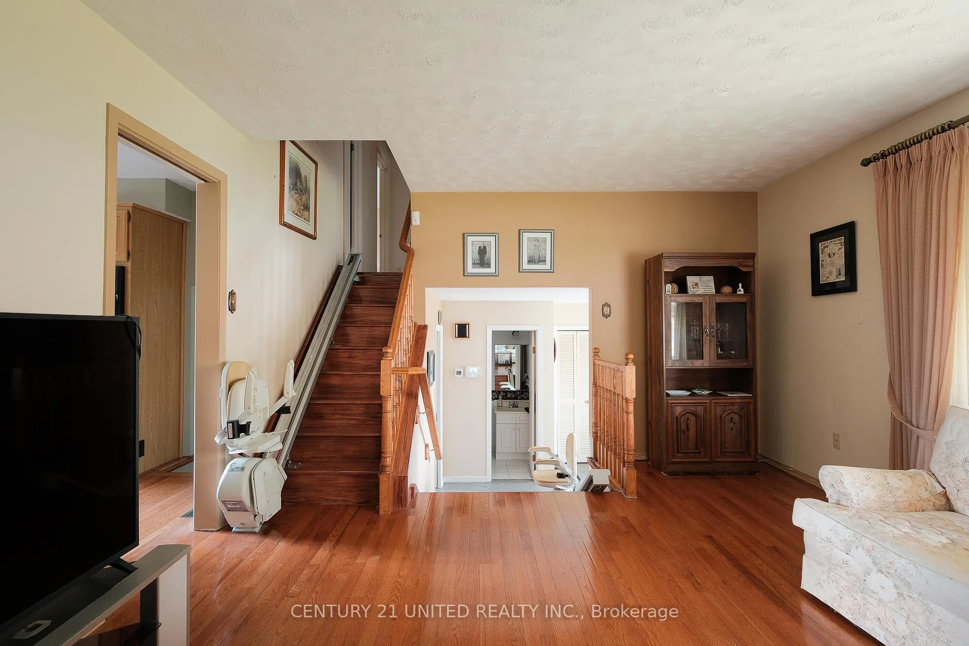 Photo 23 of 788 Cumberland Avenue, Peterborough, Northcrest Ward 5 — HOMEH