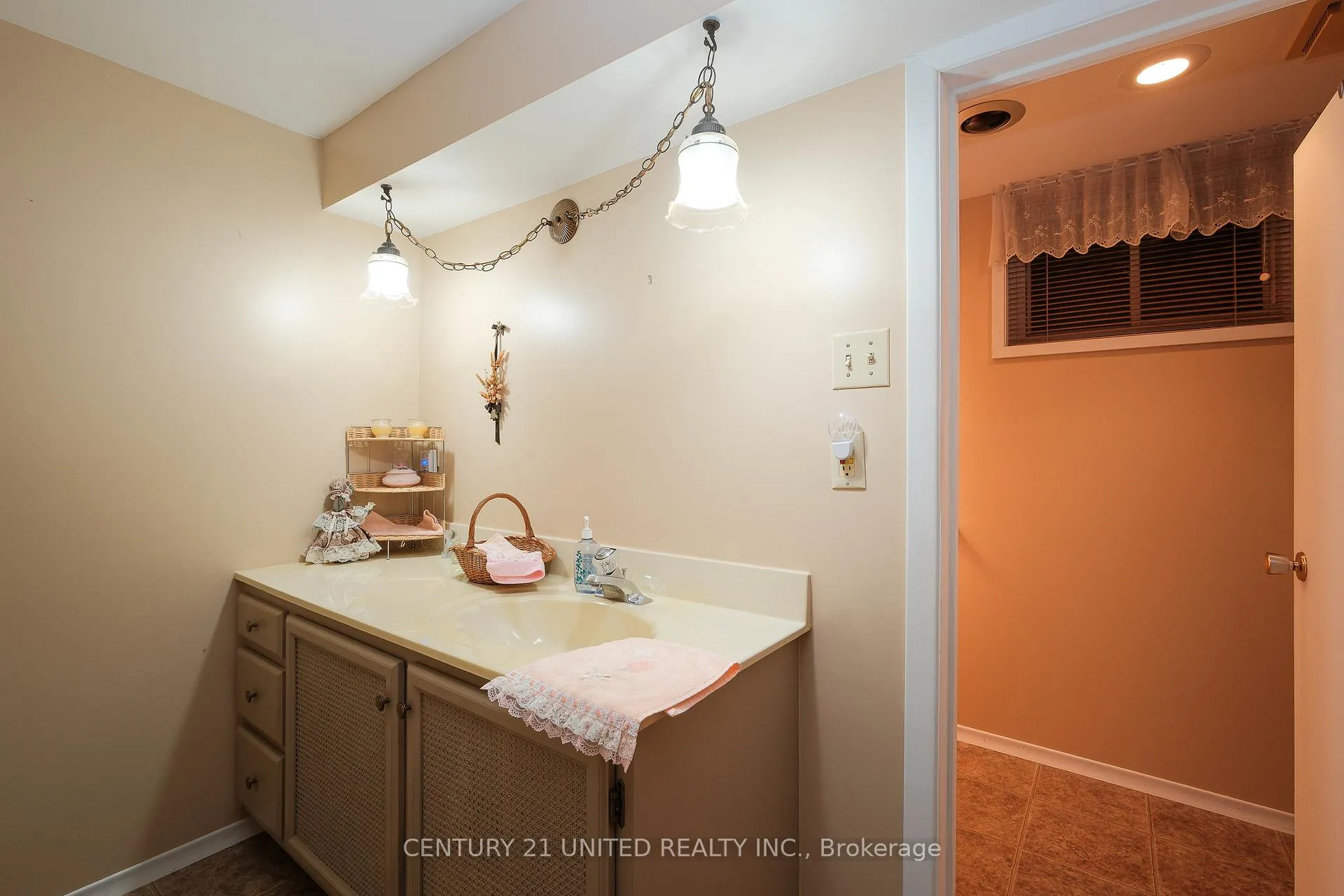 Photo 37 of 788 Cumberland Avenue, Peterborough, Northcrest Ward 5 — HOMEH