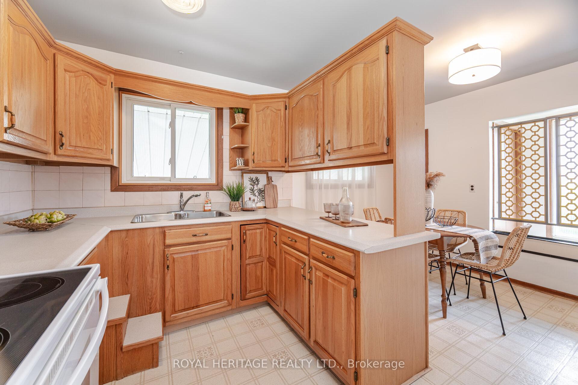 Photo 5 of 439 Rosmere Street, Oshawa, McLaughlin — HOMEH