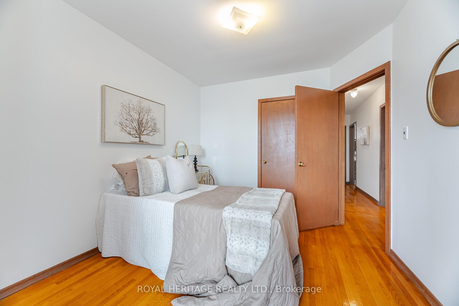 Photo 11 of 439 Rosmere Street, Oshawa, McLaughlin — HOMEH