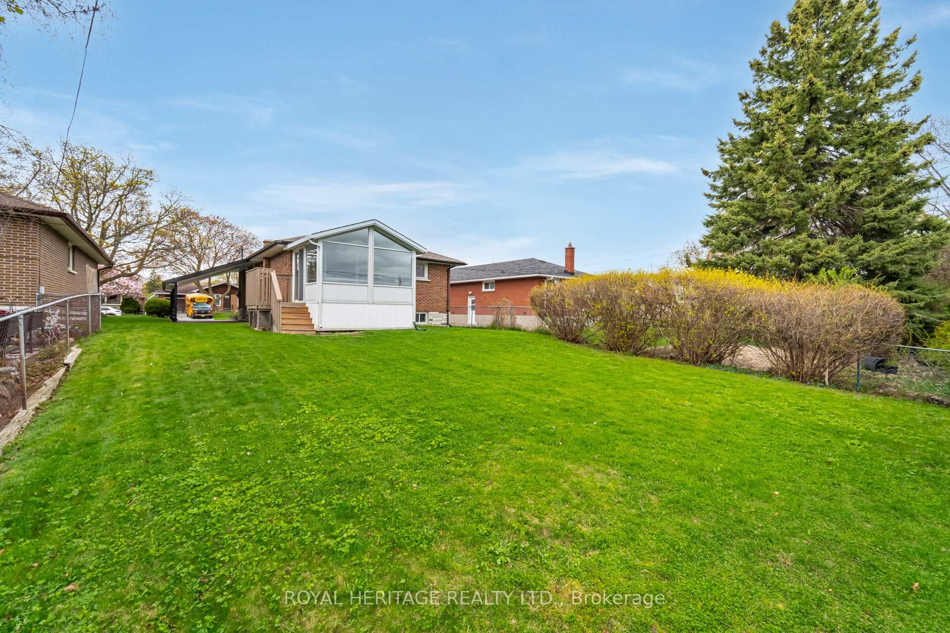 Photo 17 of 439 Rosmere Street, Oshawa, McLaughlin — HOMEH