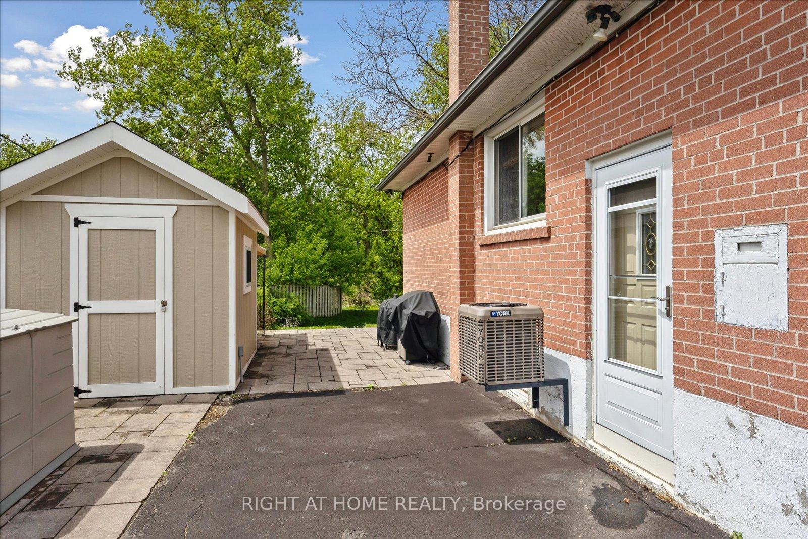 Photo 4 of 154 Lupin Drive, Whitby, Downtown Whitby — HOMEH