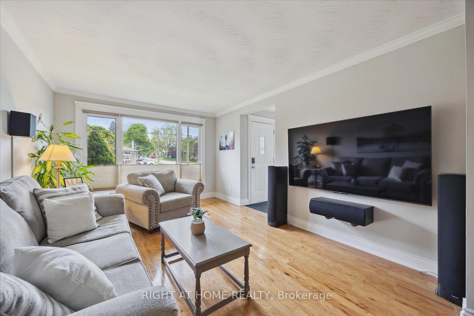 Photo 7 of 154 Lupin Drive, Whitby, Downtown Whitby — HOMEH