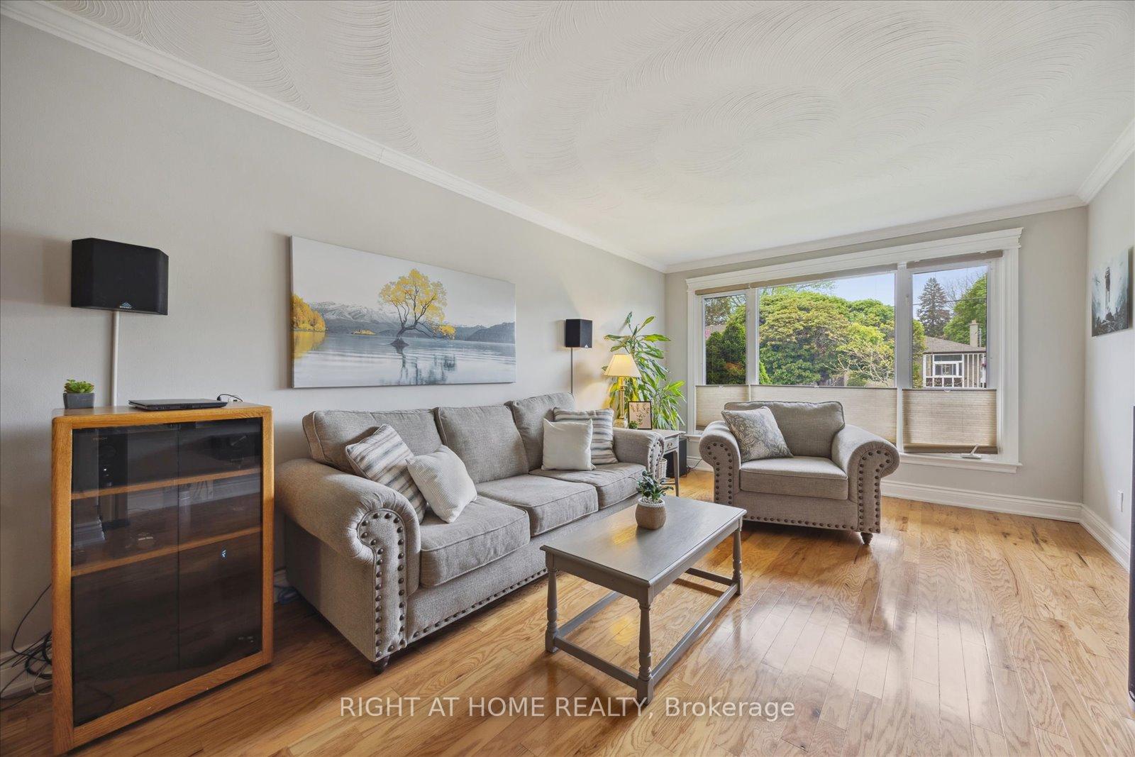 Photo 8 of 154 Lupin Drive, Whitby, Downtown Whitby — HOMEH