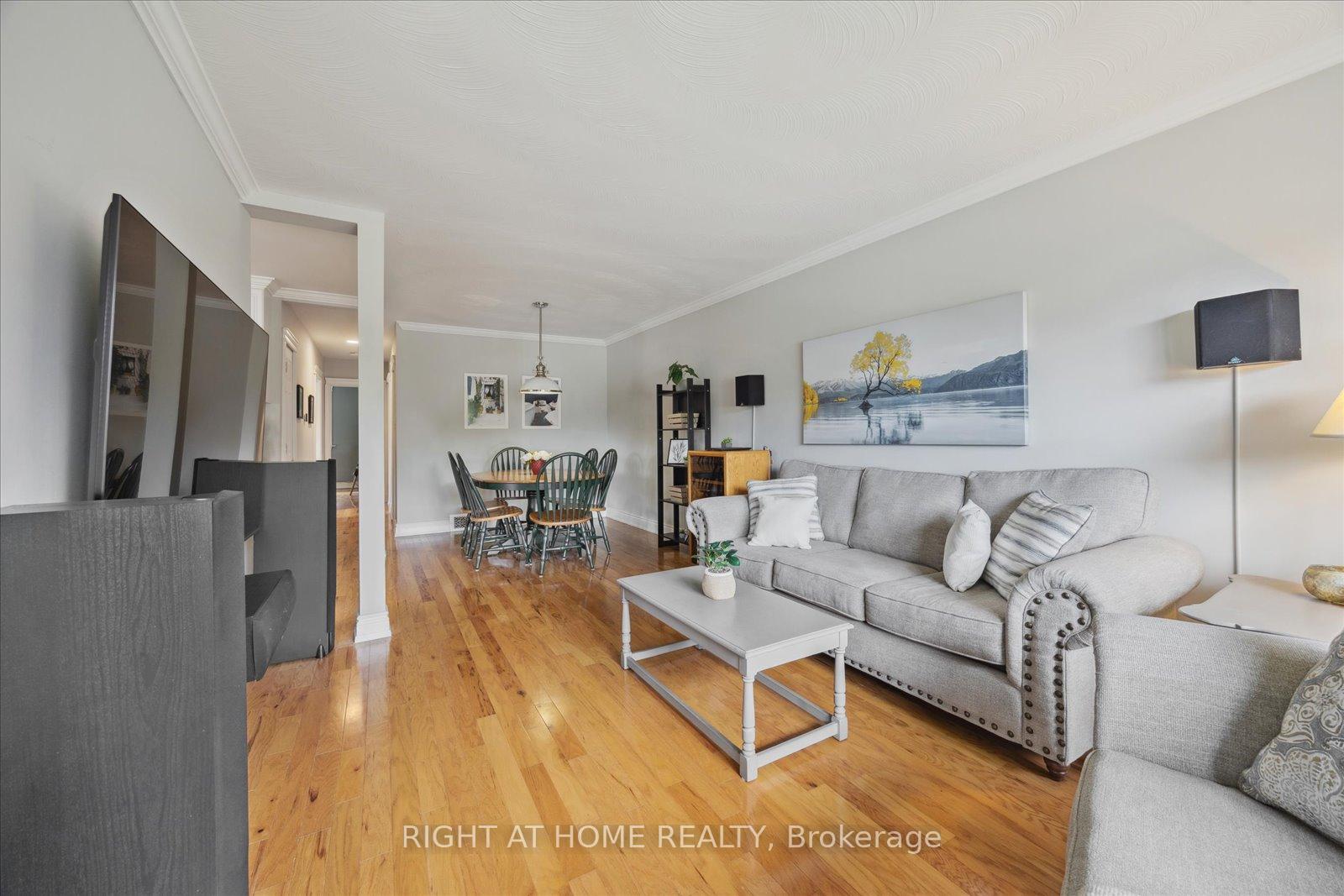 Photo 9 of 154 Lupin Drive, Whitby, Downtown Whitby — HOMEH