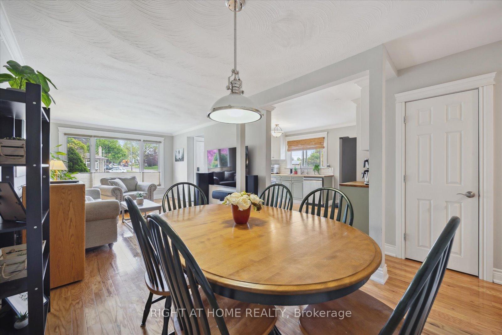 Photo 12 of 154 Lupin Drive, Whitby, Downtown Whitby — HOMEH