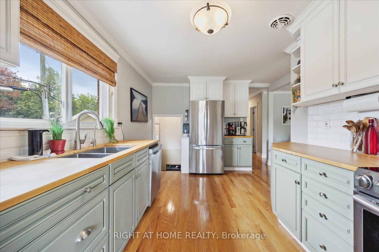 Photo 13 of 154 Lupin Drive, Whitby, Downtown Whitby — HOMEH