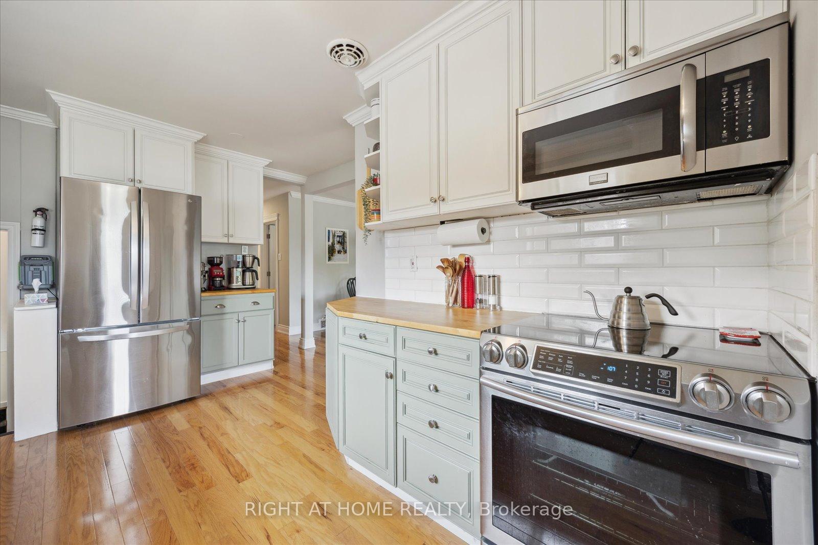 Photo 15 of 154 Lupin Drive, Whitby, Downtown Whitby — HOMEH