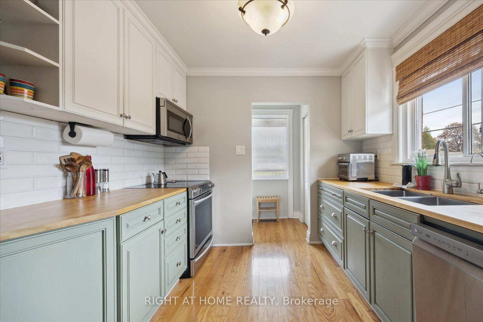 Photo 16 of 154 Lupin Drive, Whitby, Downtown Whitby — HOMEH