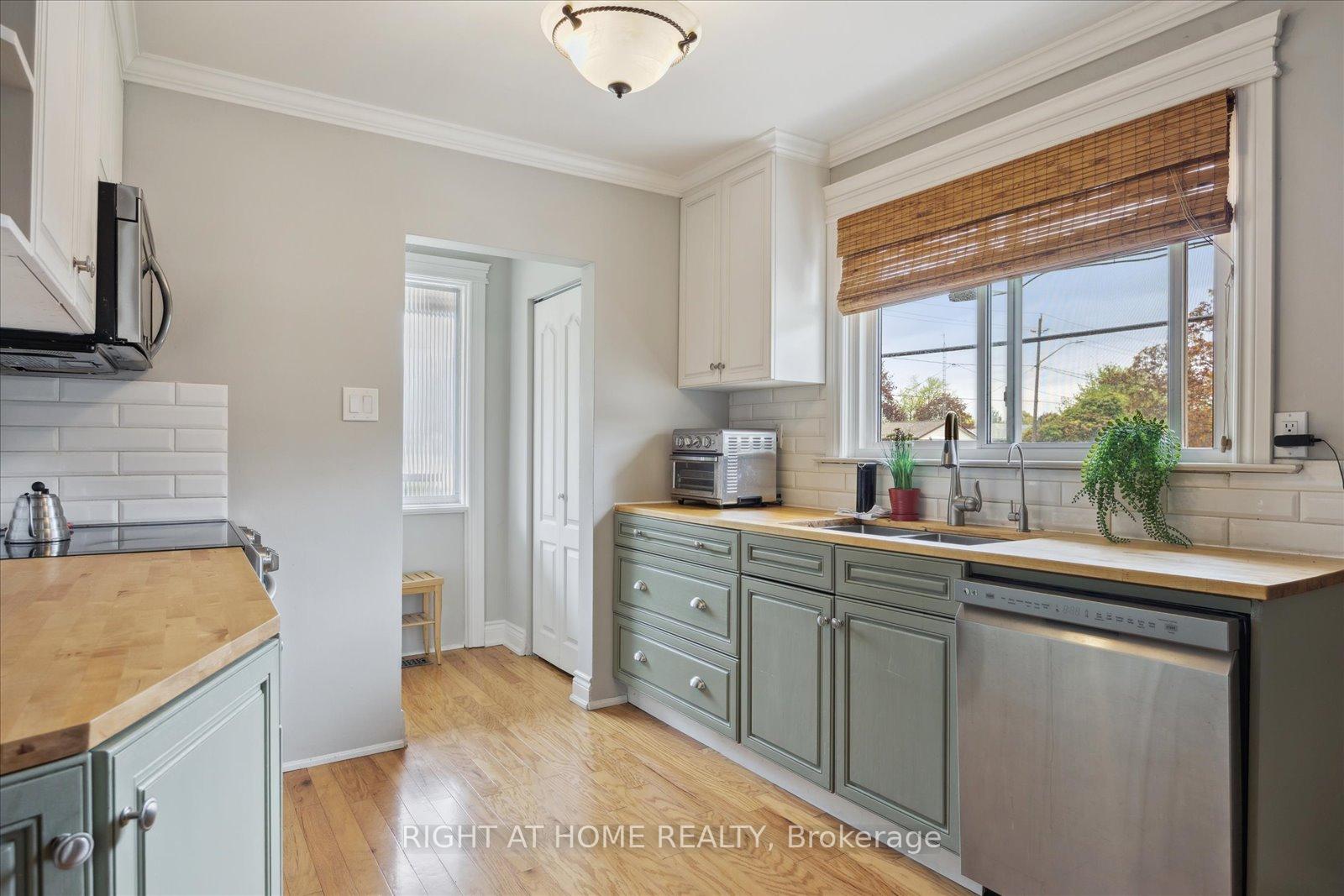 Photo 17 of 154 Lupin Drive, Whitby, Downtown Whitby — HOMEH