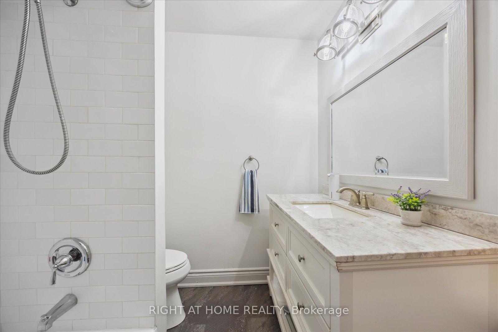 Photo 21 of 154 Lupin Drive, Whitby, Downtown Whitby — HOMEH