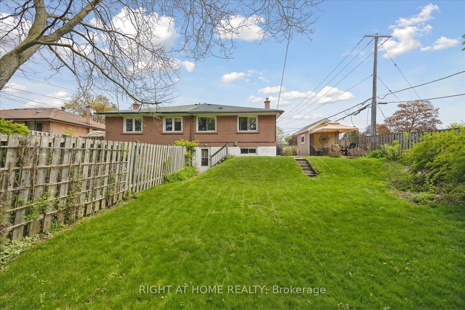 Photo 32 of 154 Lupin Drive, Whitby, Downtown Whitby — HOMEH