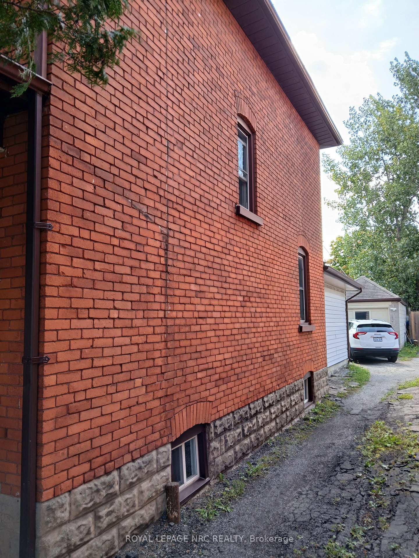Photo 24 of 71 Albert Street, Welland, Welland Downtown — HOMEH