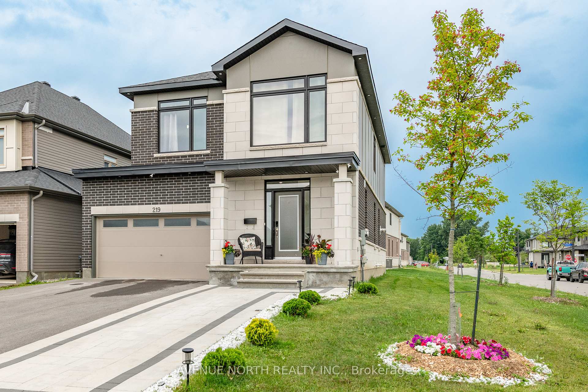 Photo 2 of 219 Zinnia Way, Ottawa, Riverside South/Gloucester Glen — HOMEH