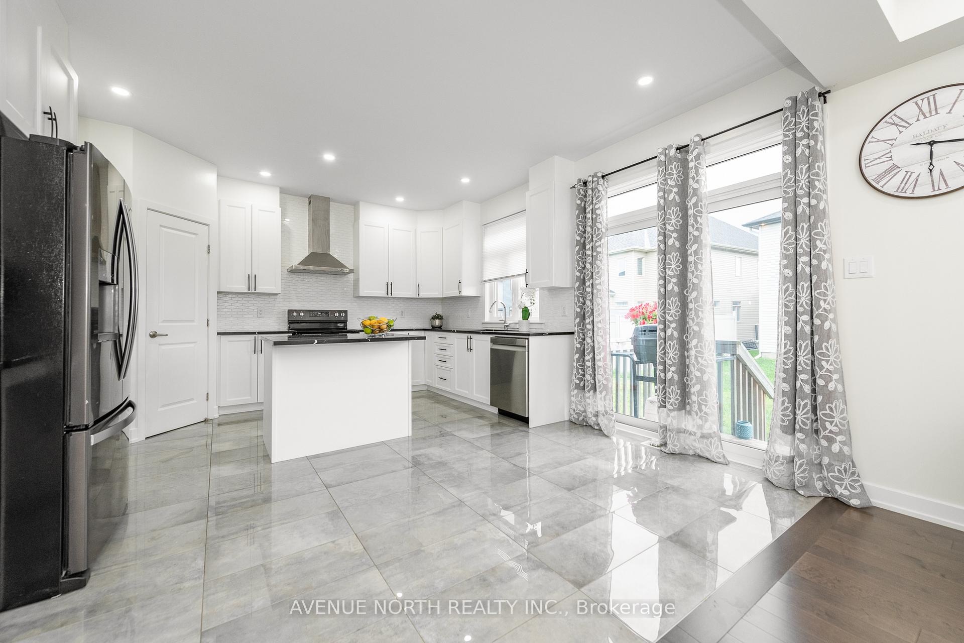 Photo 11 of 219 Zinnia Way, Ottawa, Riverside South/Gloucester Glen — HOMEH