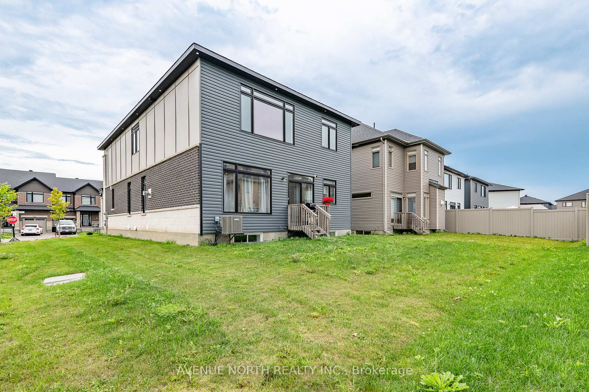 Photo 33 of 219 Zinnia Way, Ottawa, Riverside South/Gloucester Glen — HOMEH
