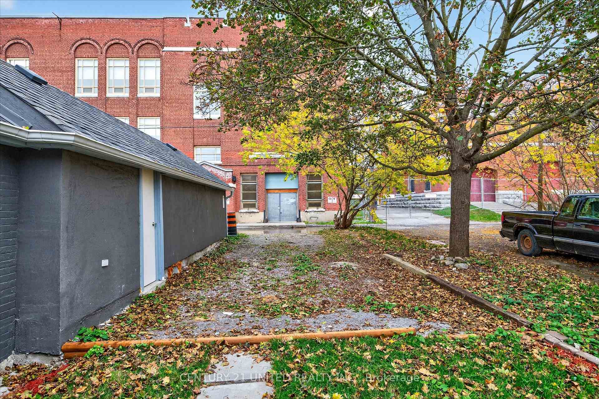 Photo 40 of 504 Aylmer Street N, Peterborough, Town Ward 3 — HOMEH