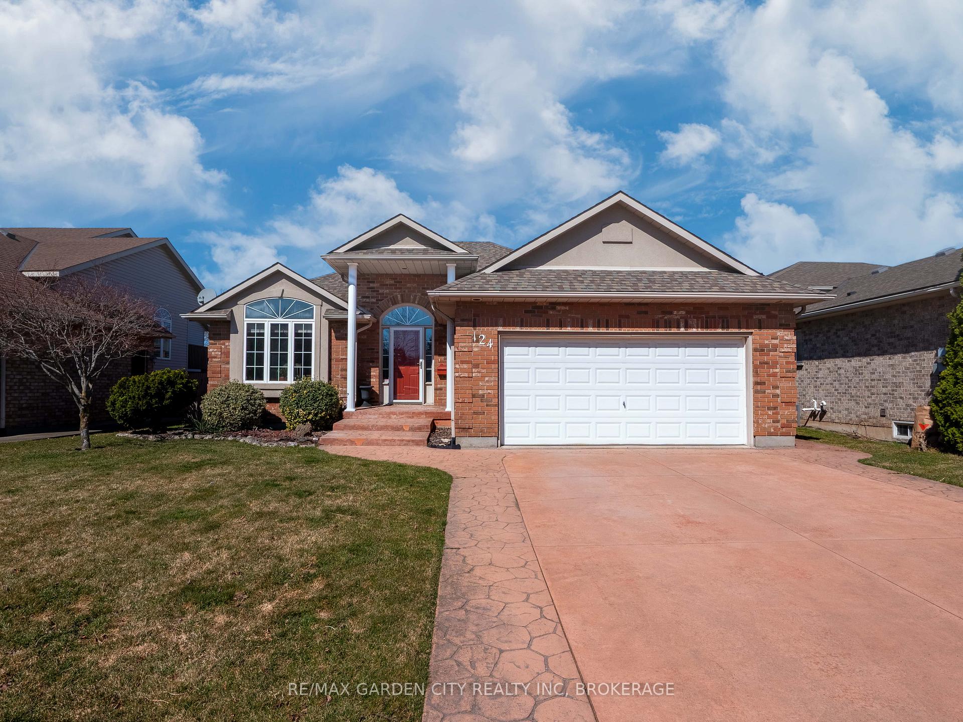 Photo 1 of 124 Cedar Park Drive, Welland, N. Welland — HOMEH