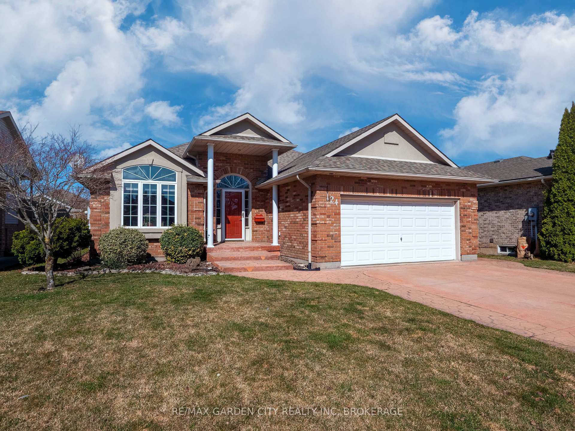Photo 2 of 124 Cedar Park Drive, Welland, N. Welland — HOMEH