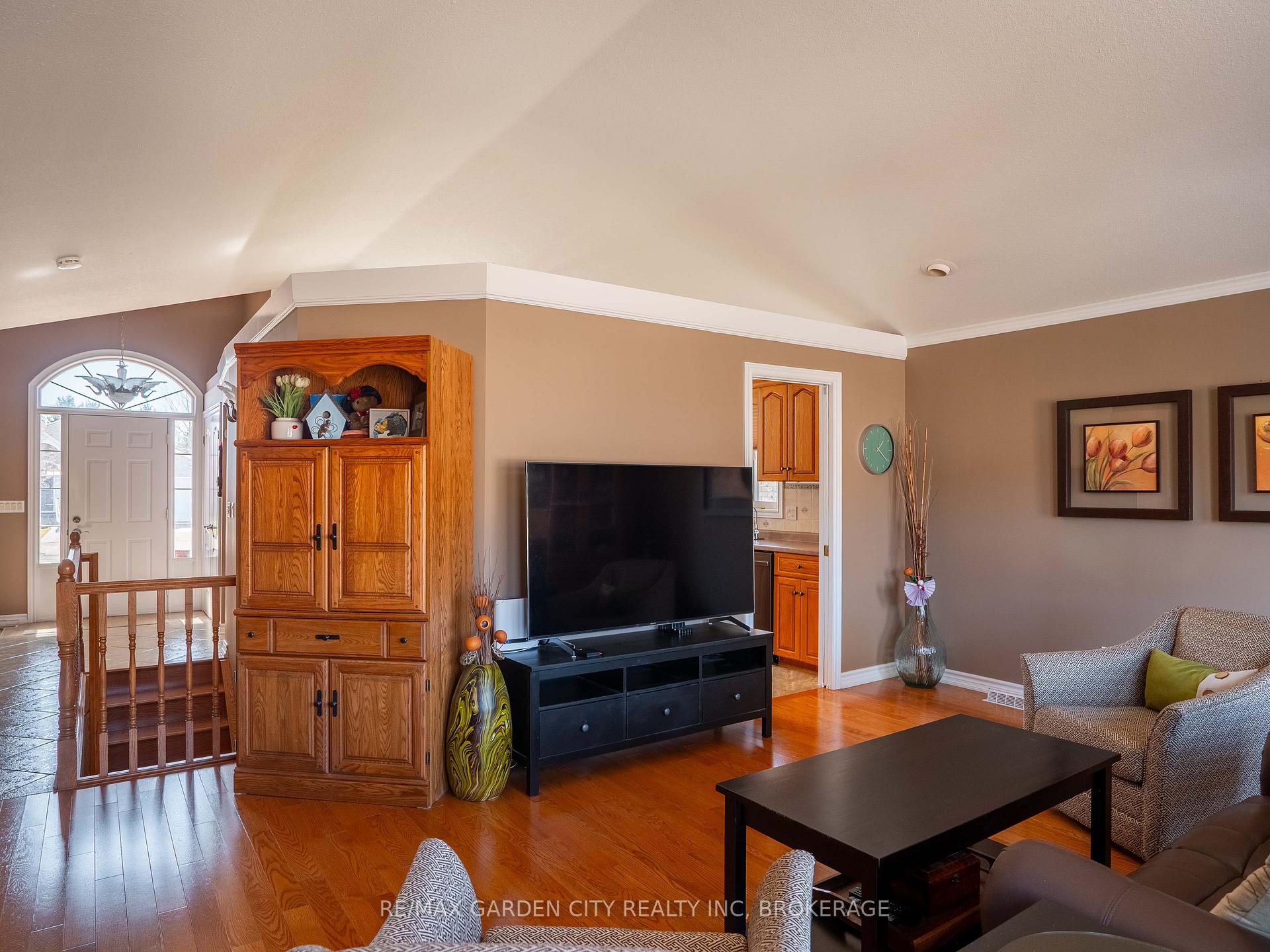 Photo 11 of 124 Cedar Park Drive, Welland, N. Welland — HOMEH
