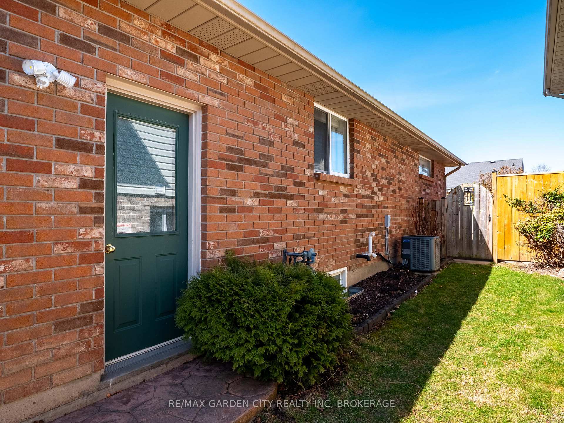 Photo 35 of 124 Cedar Park Drive, Welland, N. Welland — HOMEH
