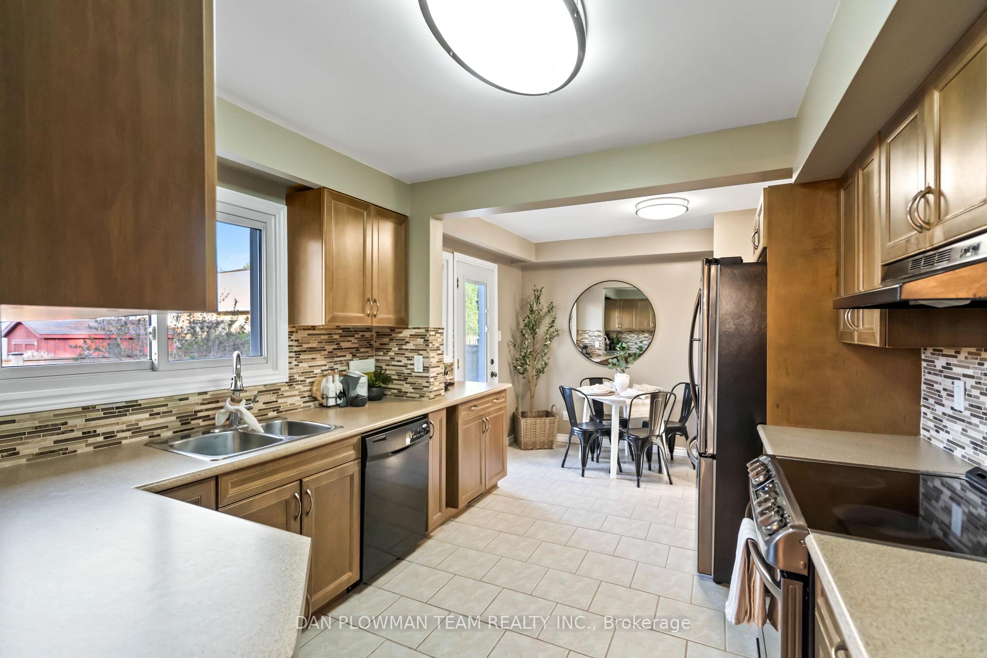 Photo 14 of 21 Harper Court, Whitby, Lynde Creek — HOMEH