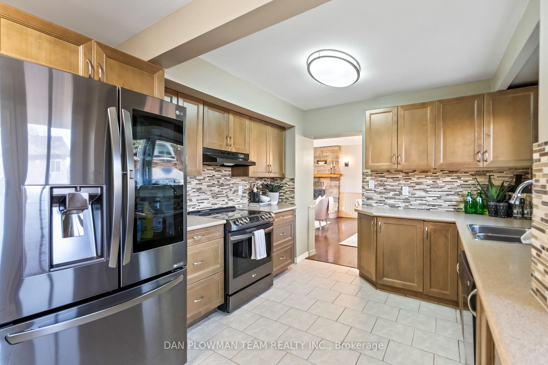 Photo 15 of 21 Harper Court, Whitby, Lynde Creek — HOMEH