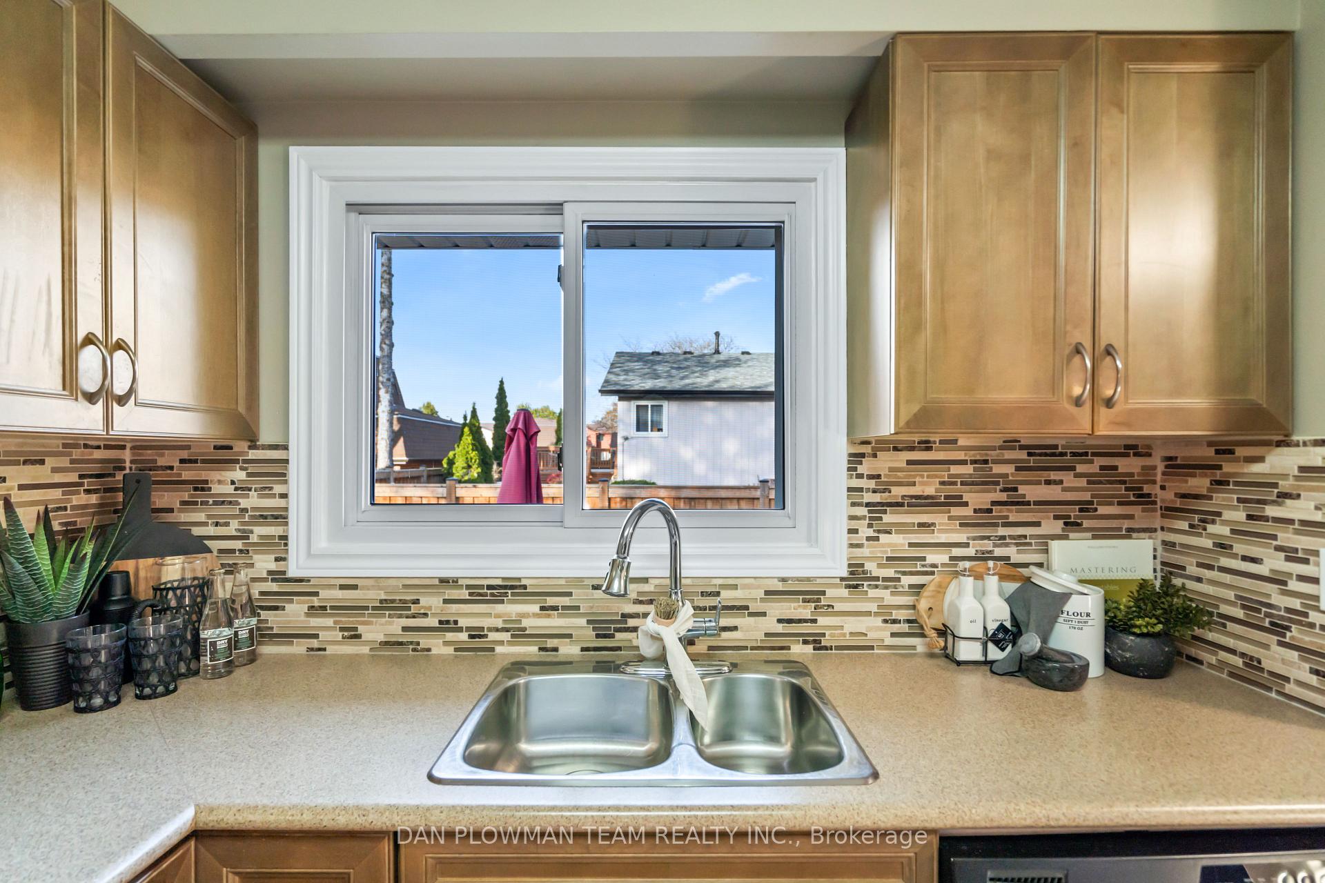 Photo 16 of 21 Harper Court, Whitby, Lynde Creek — HOMEH