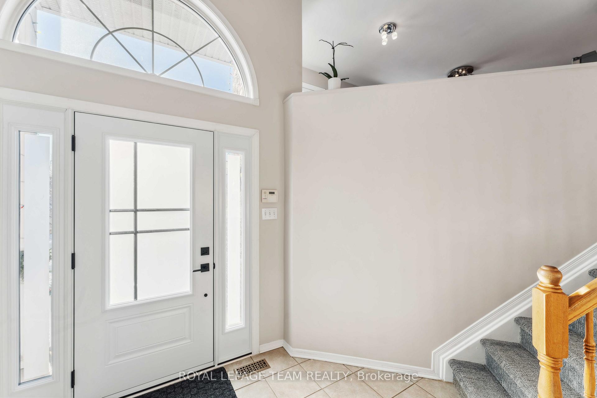 Photo 3 of 1474 Lisbon Street, Ottawa, Fallingbrook/Pineridge — HOMEH