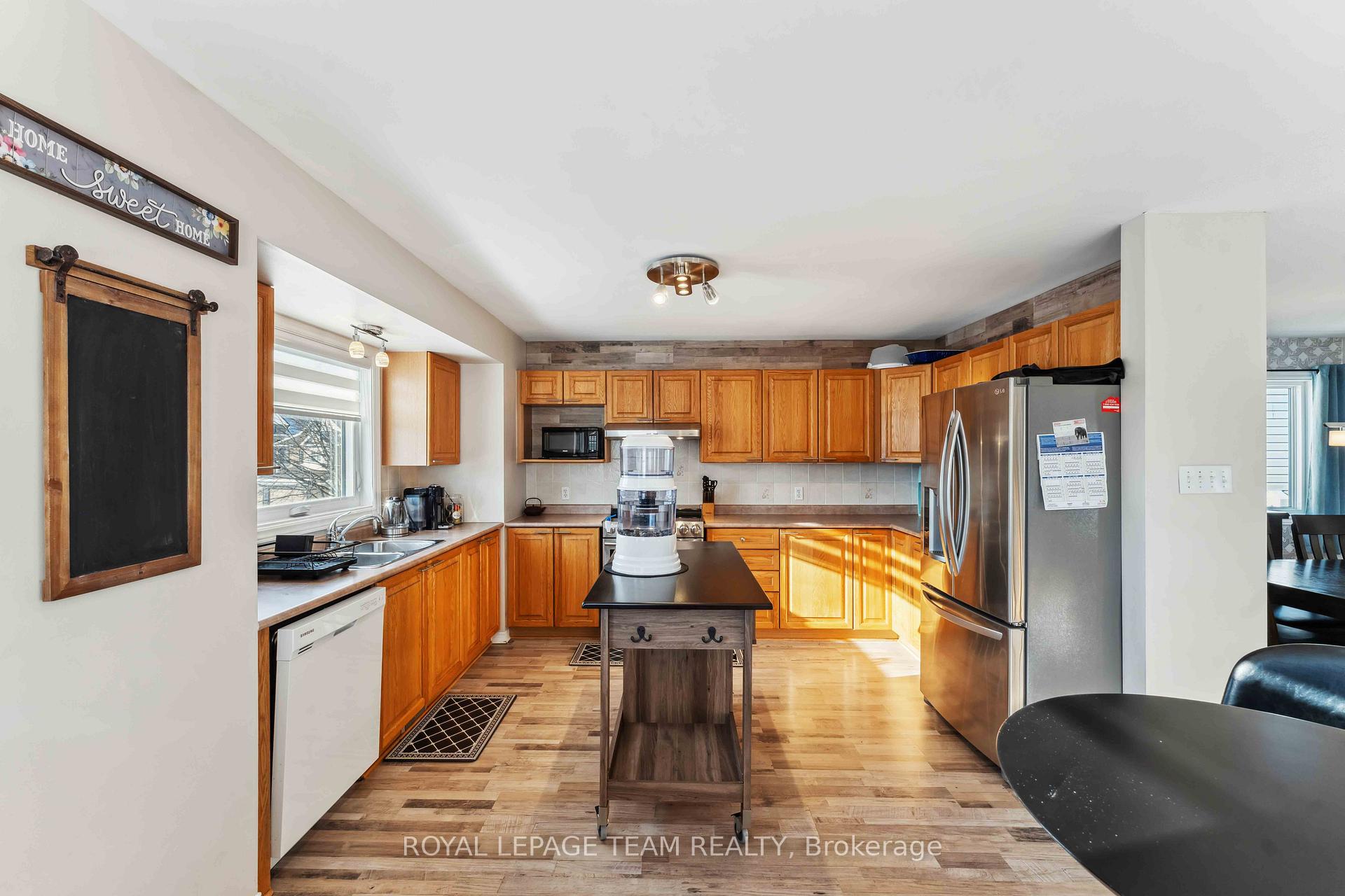 Photo 12 of 1474 Lisbon Street, Ottawa, Fallingbrook/Pineridge — HOMEH