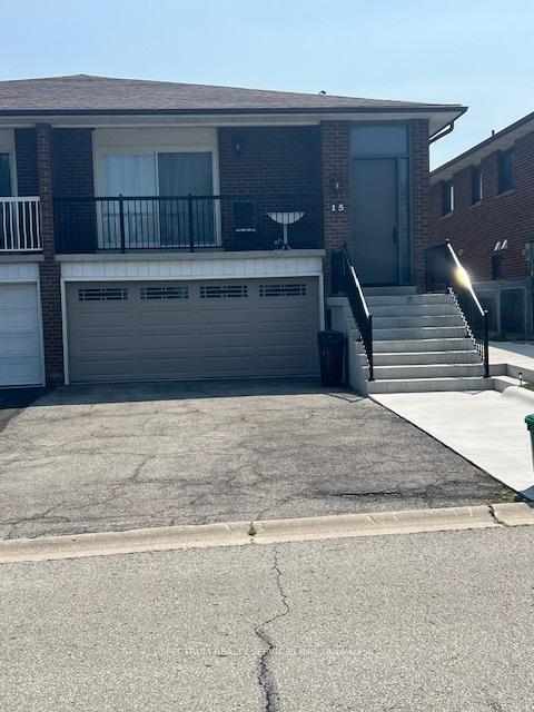 Photo 3 of 15 Albany (Middle Level) Drive, Vaughan, West Woodbridge — HOMEH