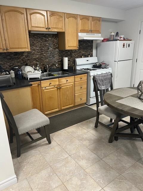 Photo 4 of 15 Albany (Middle Level) Drive, Vaughan, West Woodbridge — HOMEH
