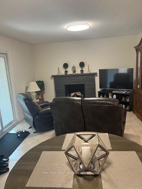 Photo 7 of 15 Albany (Middle Level) Drive, Vaughan, West Woodbridge — HOMEH