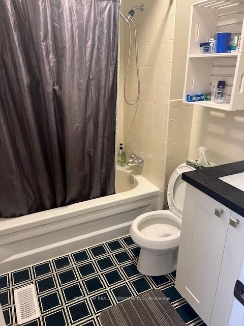 Photo 9 of 15 Albany (Middle Level) Drive, Vaughan, West Woodbridge — HOMEH