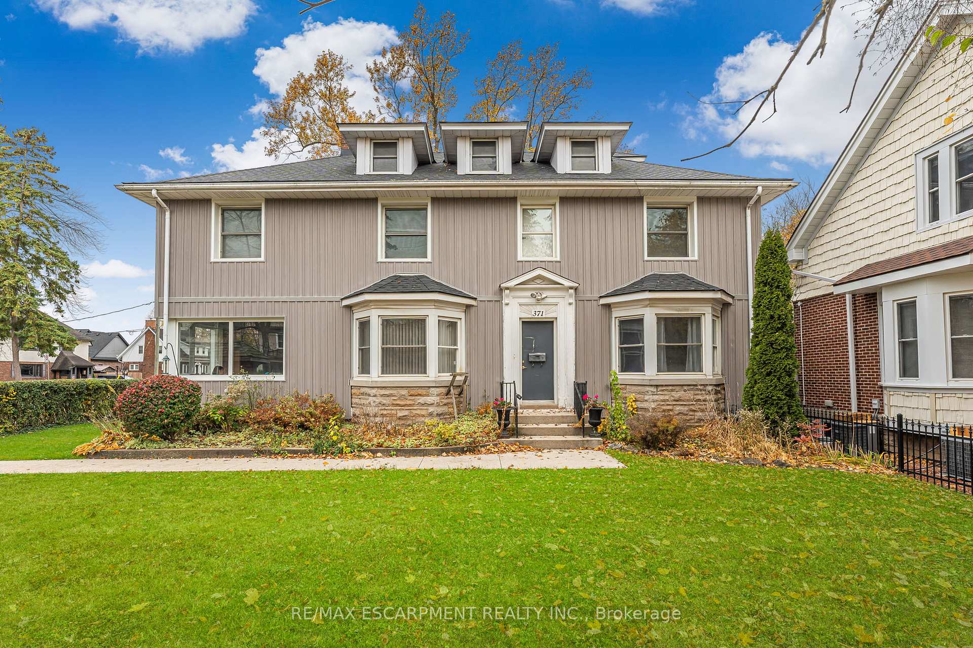 Photo 3 of 371 Niagara Street, Welland, Prince Charles — HOMEH