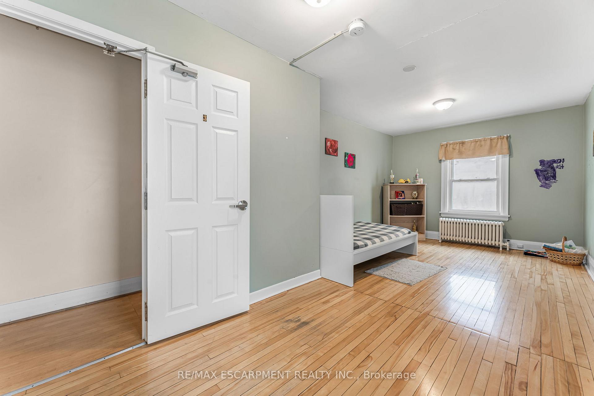 Photo 18 of 371 Niagara Street, Welland, Prince Charles — HOMEH