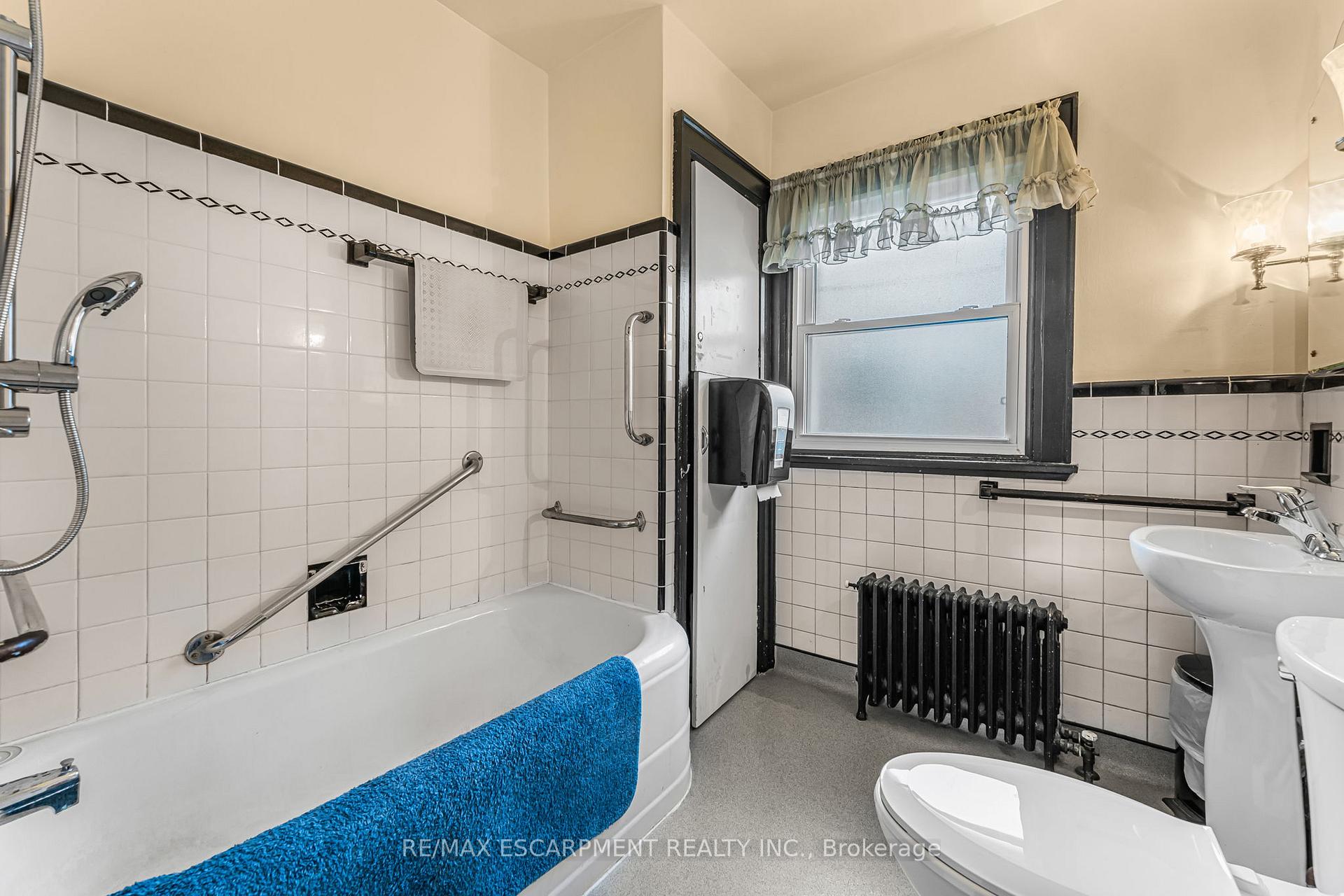 Photo 25 of 371 Niagara Street, Welland, Prince Charles — HOMEH