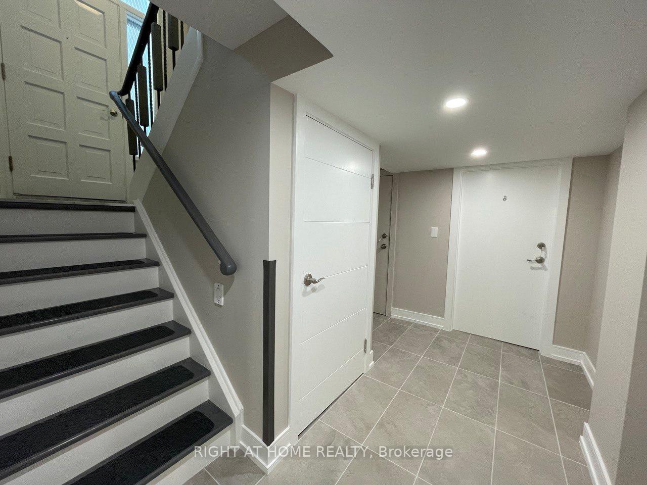 Photo 5 of 30 Lewis Drive, Vaughan, West Woodbridge — HOMEH