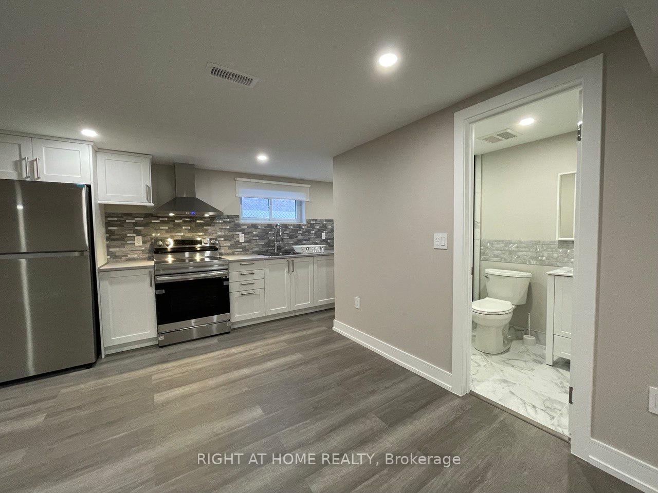 Photo 12 of 30 Lewis Drive, Vaughan, West Woodbridge — HOMEH