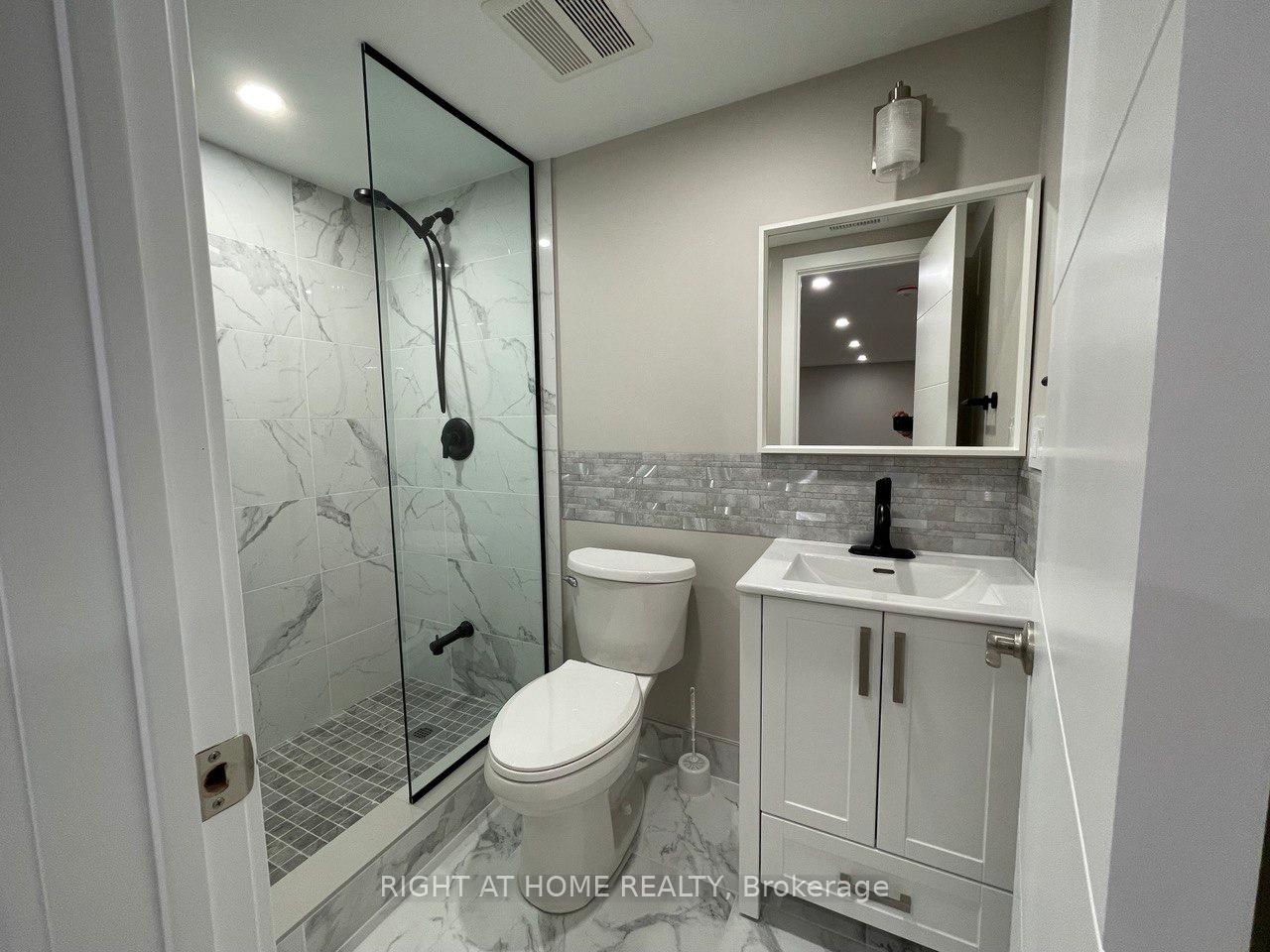 Photo 13 of 30 Lewis Drive, Vaughan, West Woodbridge — HOMEH