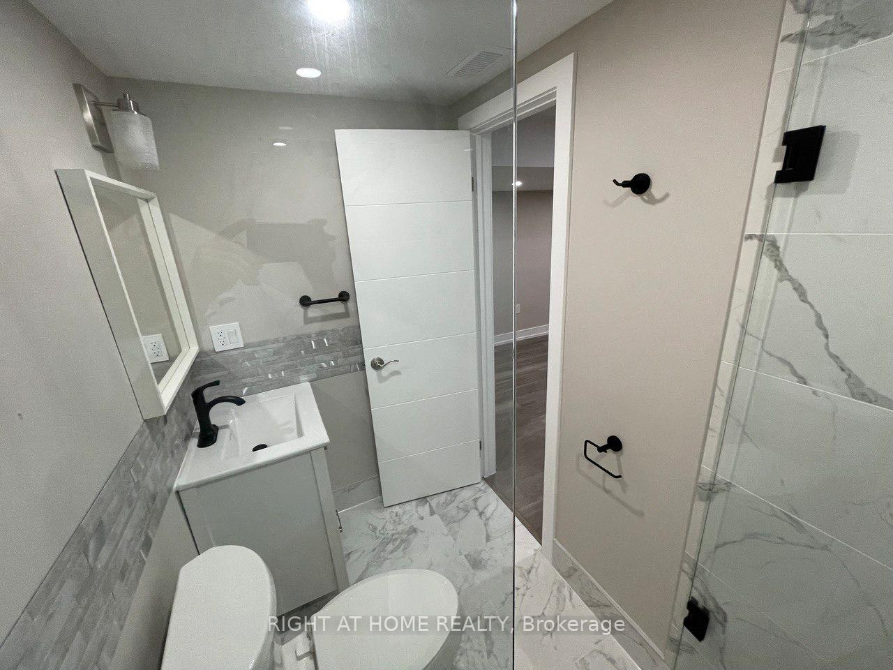Photo 14 of 30 Lewis Drive, Vaughan, West Woodbridge — HOMEH