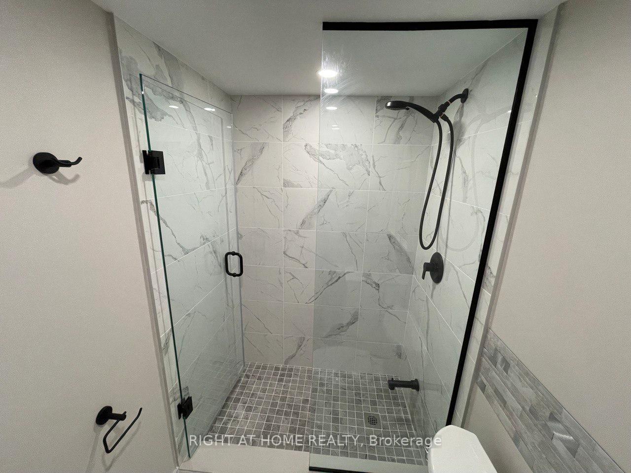 Photo 15 of 30 Lewis Drive, Vaughan, West Woodbridge — HOMEH