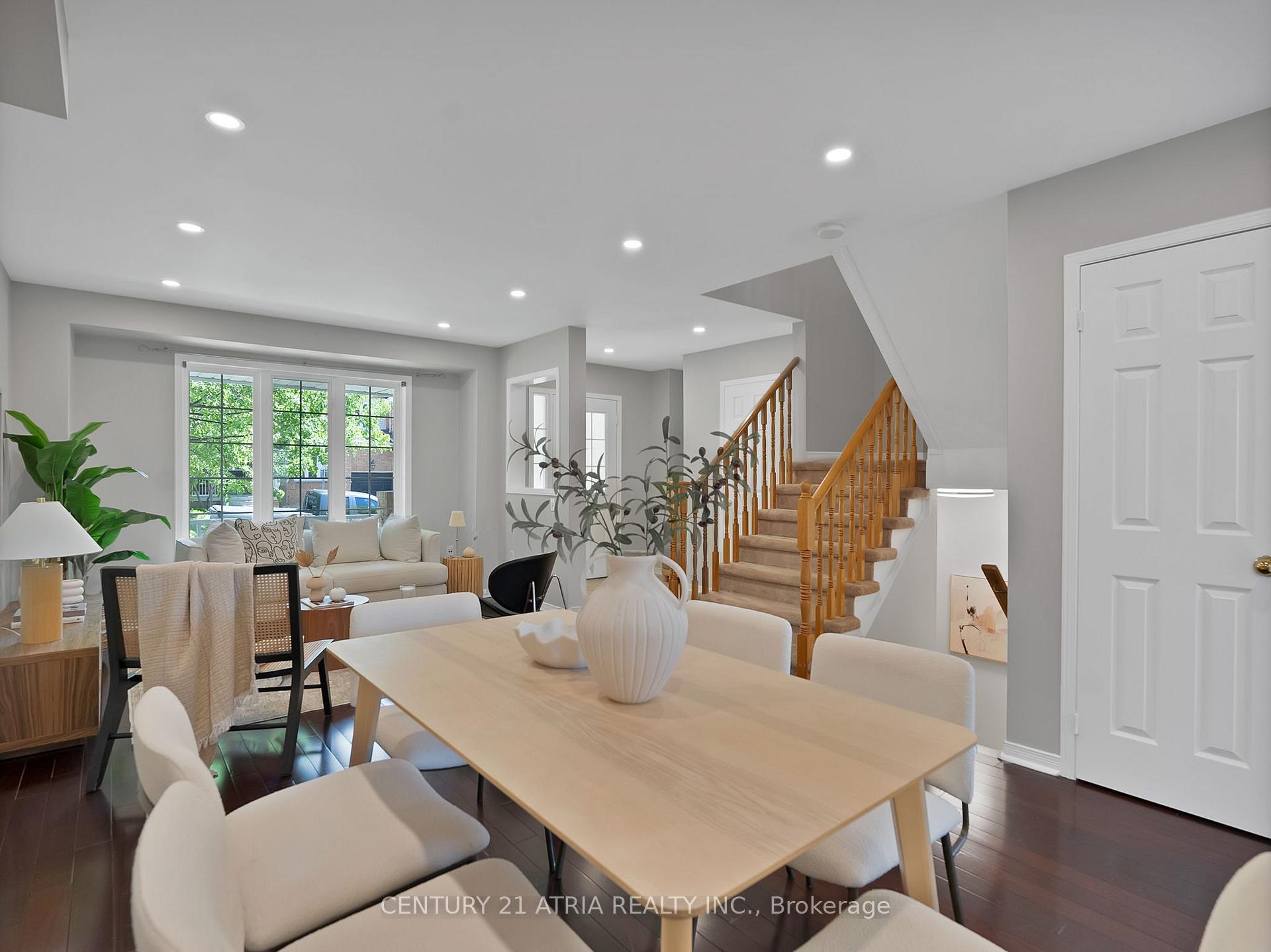 Photo 10 of 143 Baywell Crescent, Aurora, Bayview Wellington — HOMEH