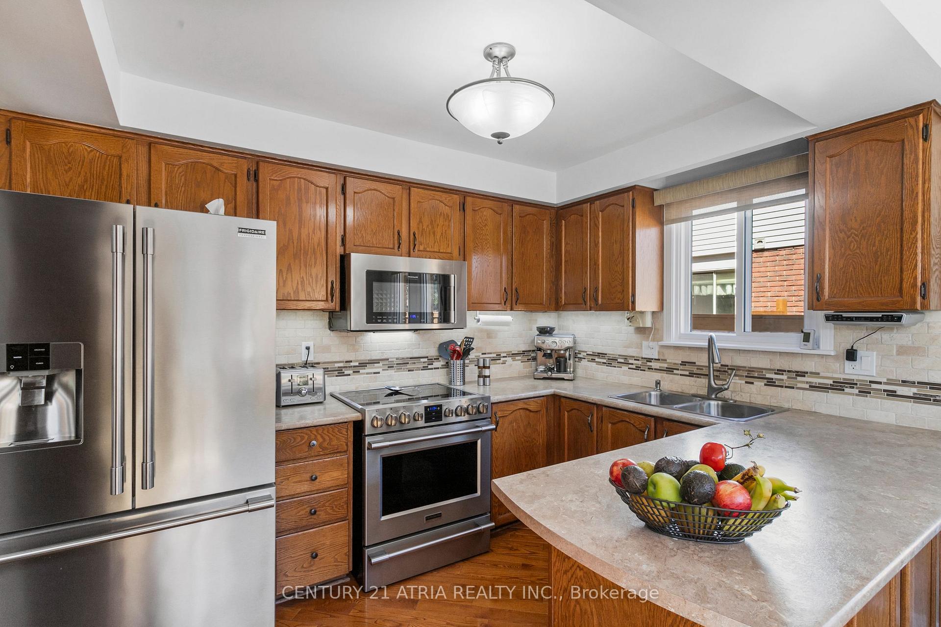 Photo 12 of 757 Greenbriar Drive, Oshawa, Eastdale — HOMEH
